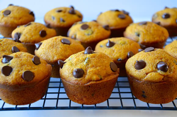 pumpkin-chocolate-chip-muffins