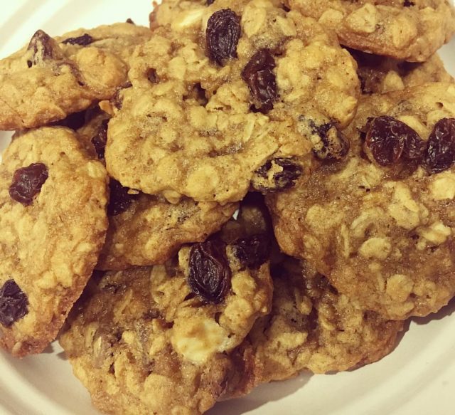 3-ingredient-oatmeal-raisin-cookies